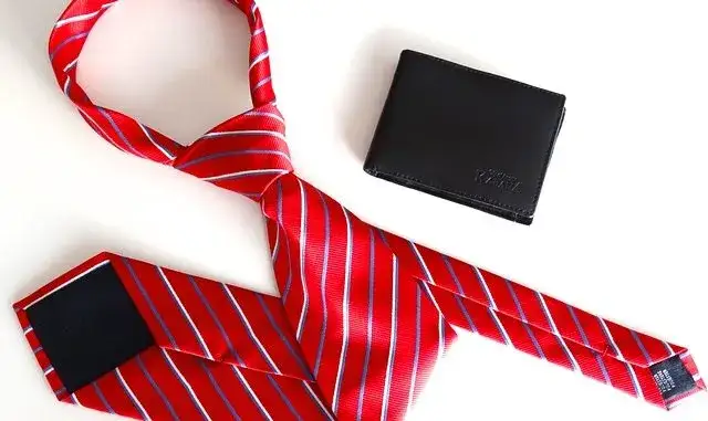 Modne krawaty: trendy, wzory i kolory - jak wybrać stylowy dodatek