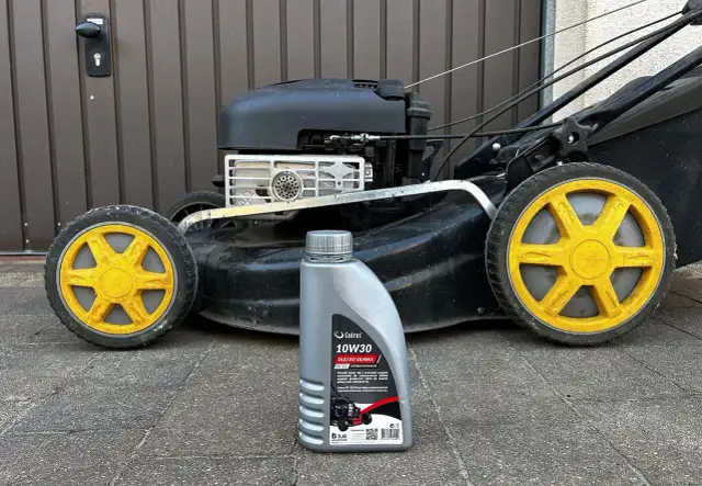 Jak wymienić olej w kosiarce Honda i uniknąć powszechnych błędów