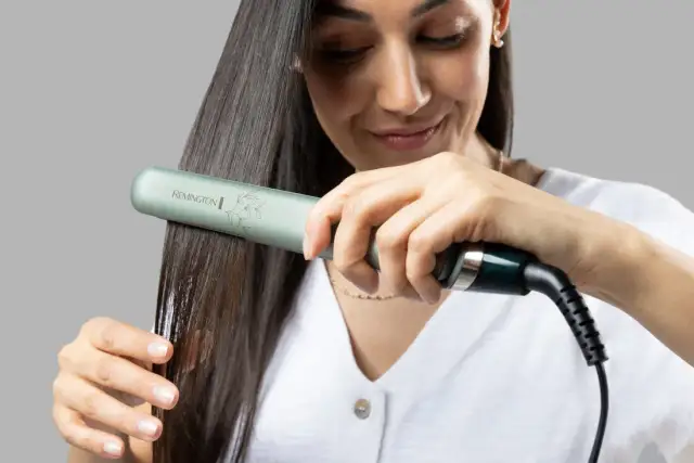 Ile stopni ma prostownica? Odkryj idealną temperaturę dla swoich włosów