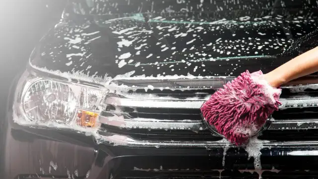 Czym myć karoserię samochodu, aby nie uszkodzić lakieru?