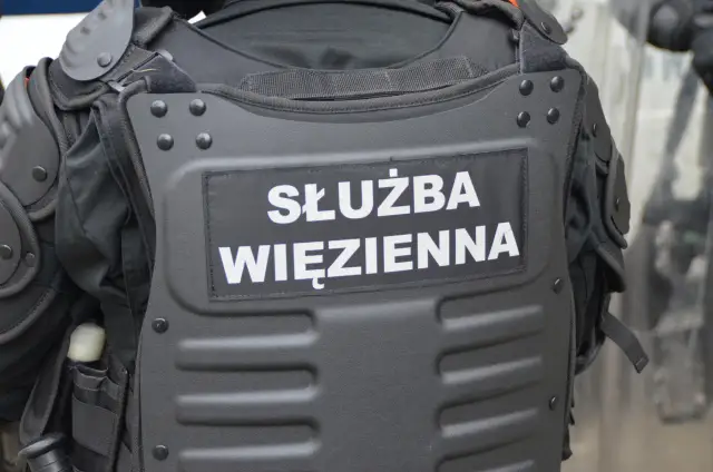 Ile wynosi mundurówka w służbie więziennej? Sprawdź, co musisz wiedzieć