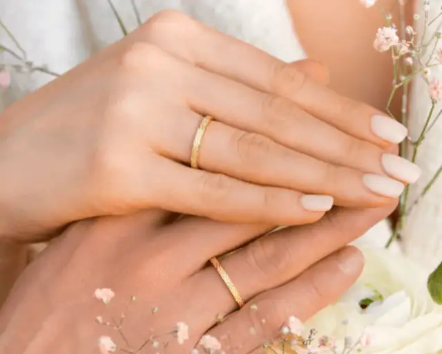 Obrączki ślubne: 7 kluczowych aspektów przy wyborze - poradnik