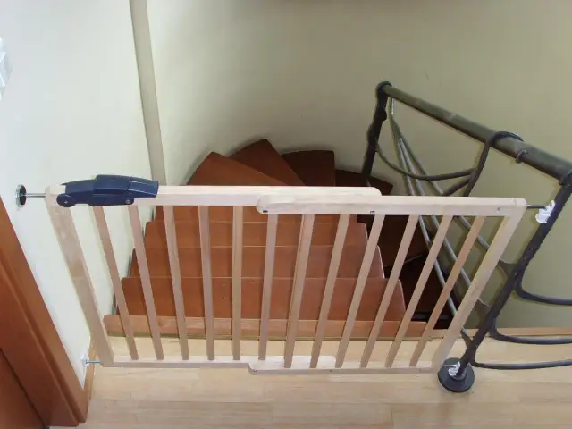 Bezpieczne schody w domu: Jak zrobić barierką dla dzieci krok po kroku