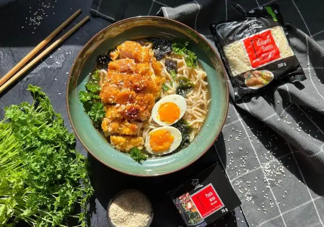 Jak zrobić ramen z kurczakiem - prosty przepis na pyszne danie