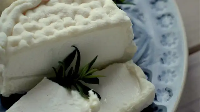 Ser kozi pleśniowy: wyjątkowe smaki i sekrety produkcji