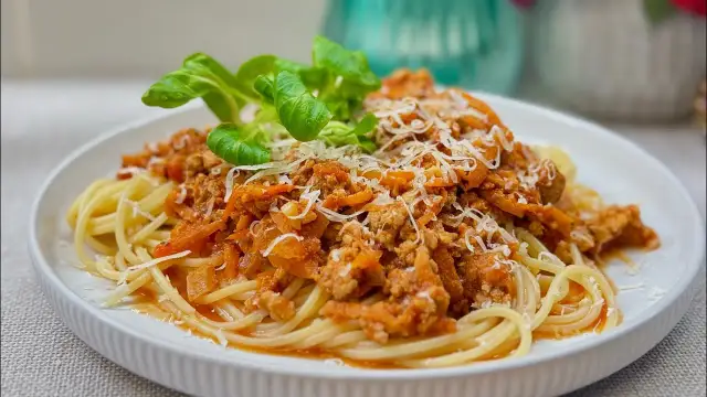 Najlepsze spaghetti bolognese - przepisy, które zachwycą każdego smakosza