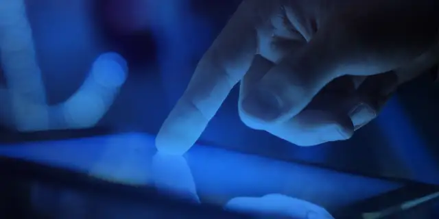 Czy okulary blokujące niebieskie światło działają? Oto prawda o ich skuteczności