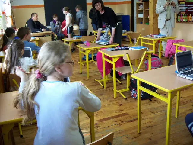 Czym jest szkoła integracyjna? Zalety, rekrutacja i różnice w porównaniu do tradycyjnej