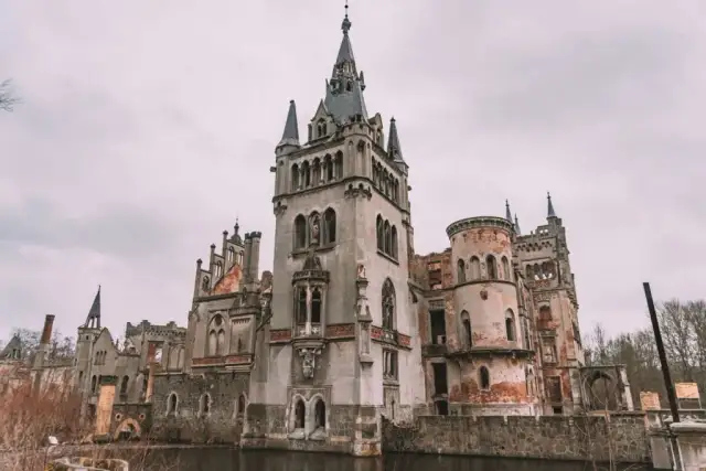 Zamek w Kopicach dawniej: tajemnice historii, właściciele i zapomniane detale architektury