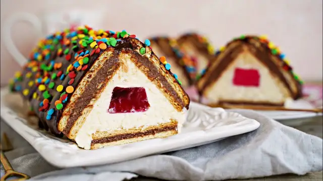 Prosty przepis na domek Baby Jagi – pyszne ciasto bez pieczenia