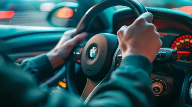 Jak zmieniać biegi w samochodzie? Techniki zmiany biegów i porady dla kierowców