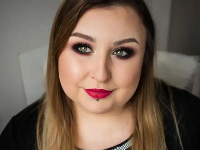 Jak zrobić makijaż studniówkowy krok po kroku – stwórz doskonały look