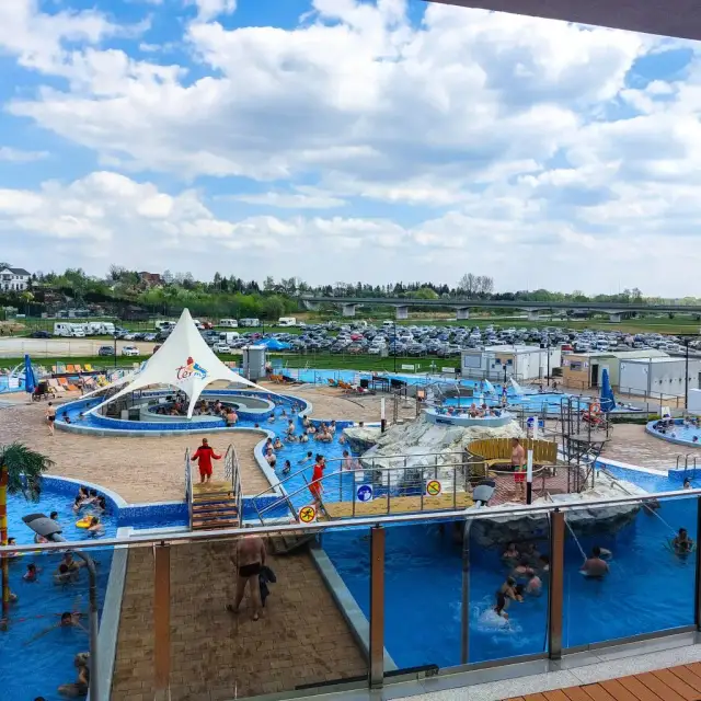 Gdzie jest Uniejów Termy? Lokalizacja i dojazd do kompleksu