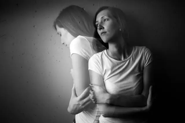 Jak postępować z osobą chorą psychicznie, by uniknąć trudności w opiece