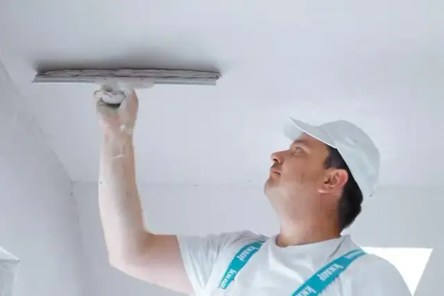 Czym szpachlować tynki gipsowe, aby uniknąć błędów i uzyskać idealny efekt