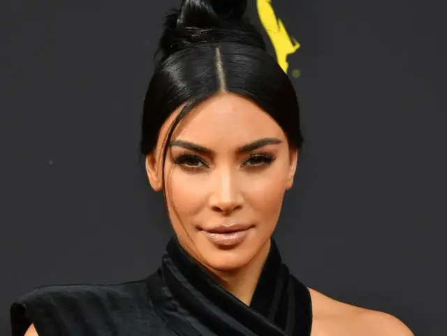 Kim jest Kim Kardashian? Poznaj jej życie, sukcesy i kontrowersje