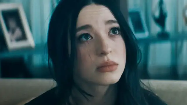 Anora: krytyczna analiza ujawniająca mroczne sekrety filmu