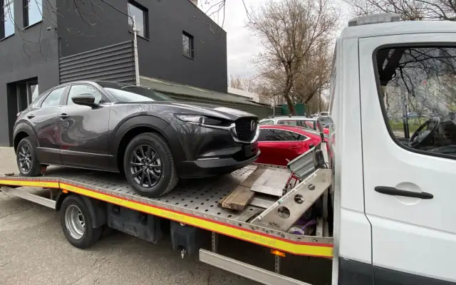 Jak bezpiecznie i legalnie przewieźć auto bez tablic rejestracyjnych? Praktyczne porady