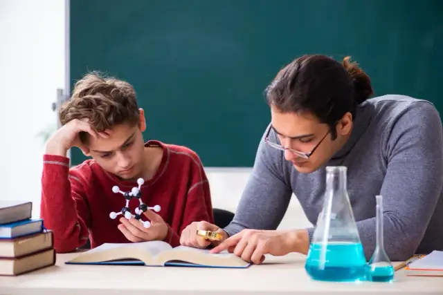 Ile kosztują korepetycje z chemii? Poznaj prawdziwe stawki i uniknij przepłacania