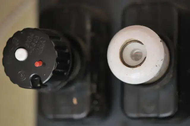 Jak działa bezpiecznik? Poznaj sekrety ochrony instalacji elektrycznych