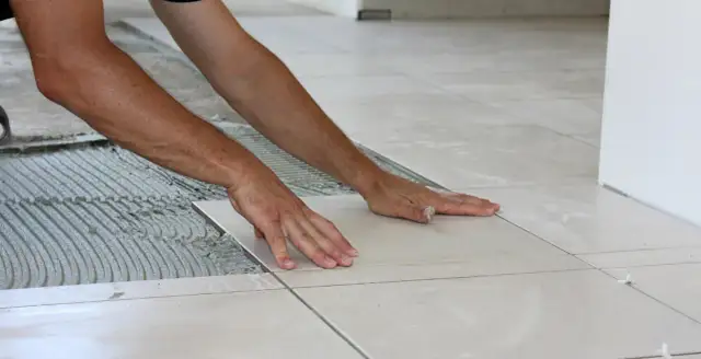 Ile za metr kafelek? Poznaj zaskakujące ceny i ukryte koszty