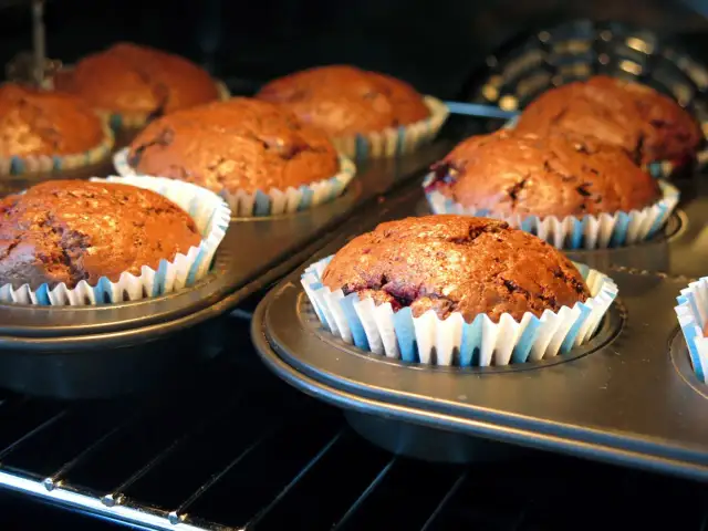 Ile piec babeczki, aby były idealnie puszyste i smaczne?