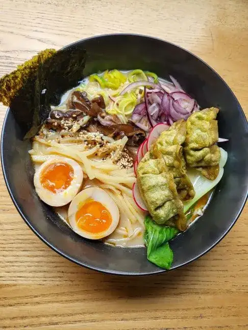 Gdzie zjeść najlepszy ramen? Sprawdź top miejsca i uniknij rozczarowania!