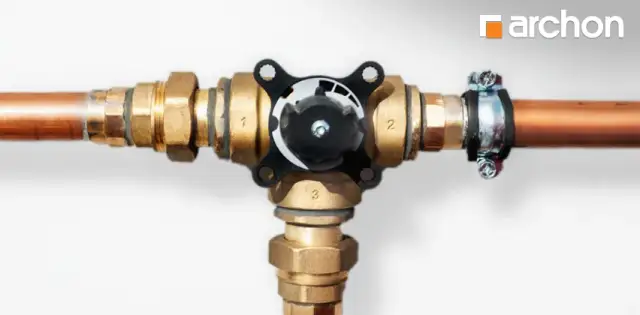 Zawór trójdrożny przed czy za pompą – co wybrać, by uniknąć problemów?