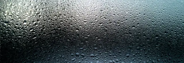 Dlaczego jest para na oknach? Poznaj przyczyny i sposoby na problem