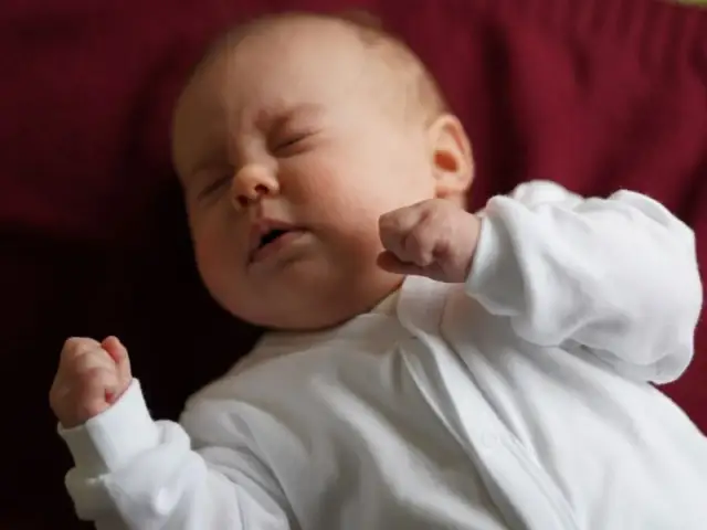 Jak zbijać gorączkę u dziecka - skuteczne metody i porady ekspertów