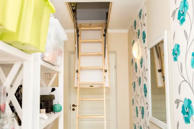 Jak zamontować schody na strych bez błędów - krok po kroku