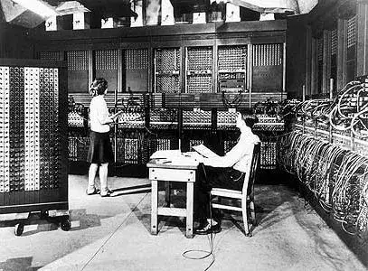 Kto wynalazł internet? Poznaj kluczowe postacie i ich wkład