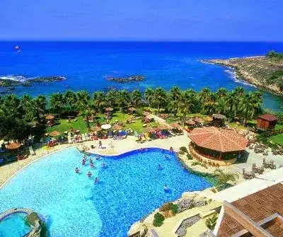 Gdzie polecieć w kwietniu? Najlepsze destynacje na wiosnę bez niespodzianek