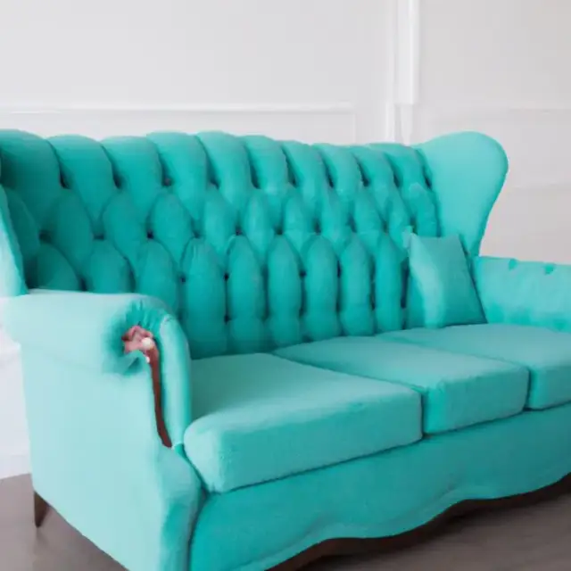 Jaki kolor ścian do turkusowej kanapy? Oto najlepsze połączenia kolorów