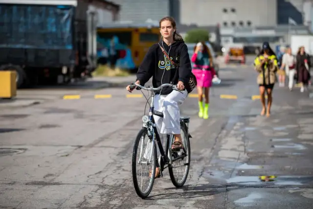 Jak wybrać idealny outfit na rower? Porady na każdą pogodę i rodzaj jazdy