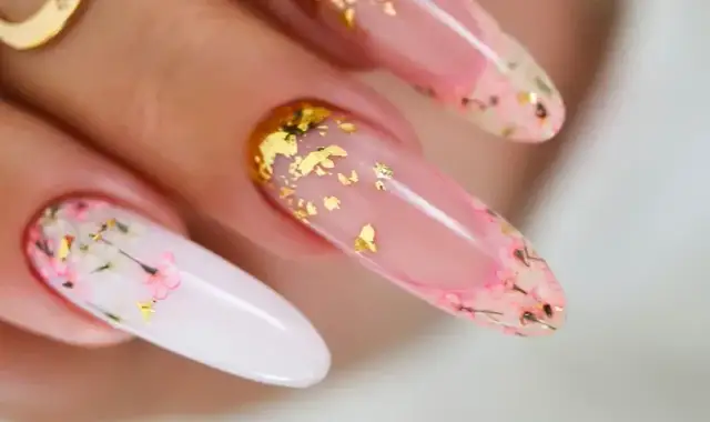 Na co przyklejać ozdoby do paznokci? Sprawdź najlepsze metody!