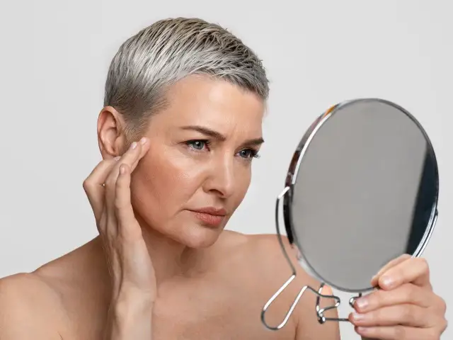 Najlepsze kremy dla dojrzałej skóry, które cofną czas i przywrócą młodzieńczy blask