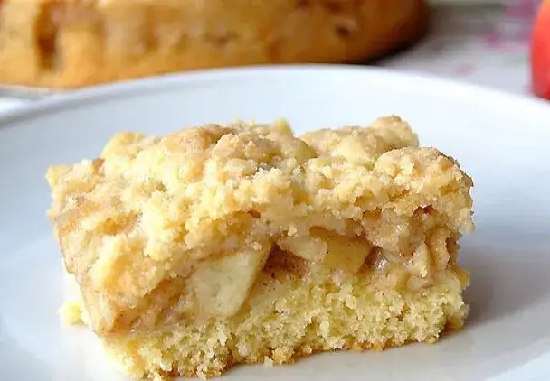 Lane ciasto z jabłkami i kruszonką przepis na idealny deser bez wysiłku