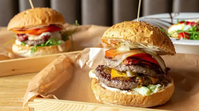 Pełne menu Grill Burger: odkryj wyjątkowe burgery i więcej