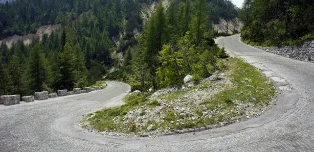 Najpiękniejsze trasy motocyklowe w Słowenii, które musisz przejechać