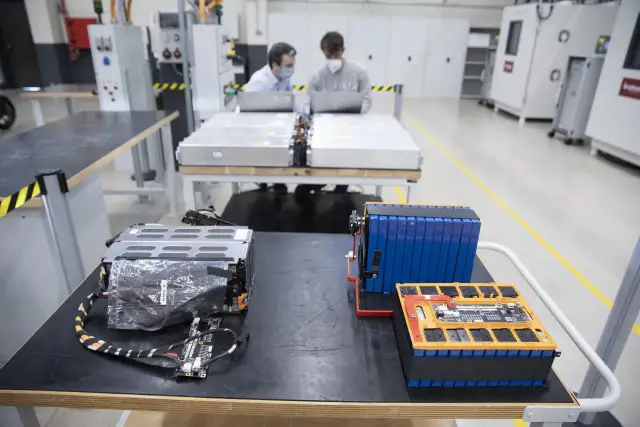 Ile waży bateria do samochodu elektrycznego i jak wpływa na osiągi?