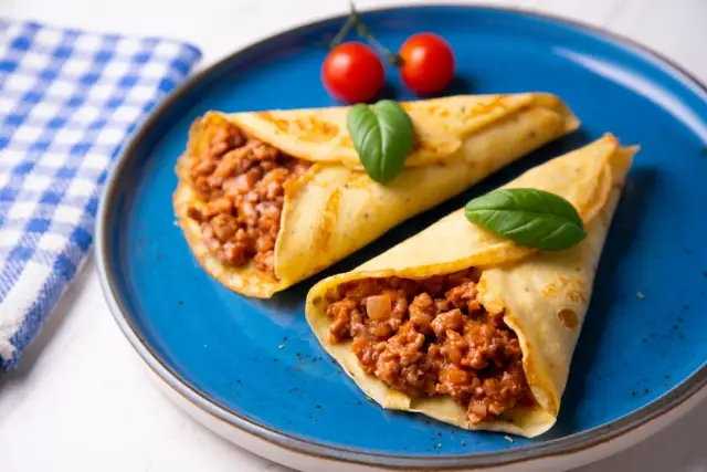 Jak zrobić tortillę na patelni - szybki i prosty przepis na pyszny posiłek