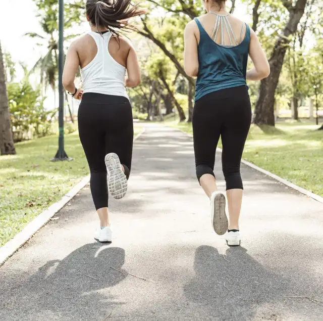 Las mejores zapatillas para correr mujer que transformarán tu entrenamiento