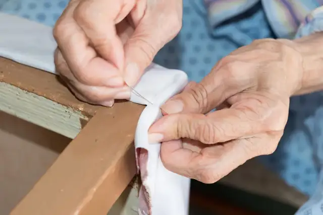 Ile kosztuje obicie kanapy skórą? Sprawdź ceny i porównaj oferty