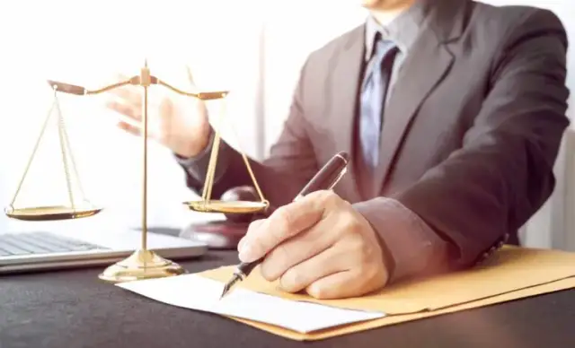 Czy komornik może zlicytować mieszkanie z hipoteką? Sprawdź swoje prawa