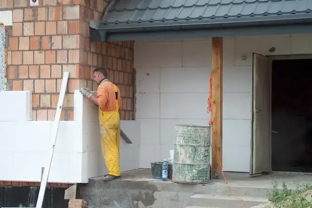 Jaki styropian na elewację wybrać? Poznaj 5 najważniejszych parametrów