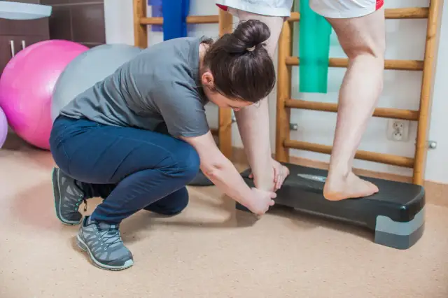 Co zabrać na rehabilitację? Kluczowe rzeczy, które musisz mieć