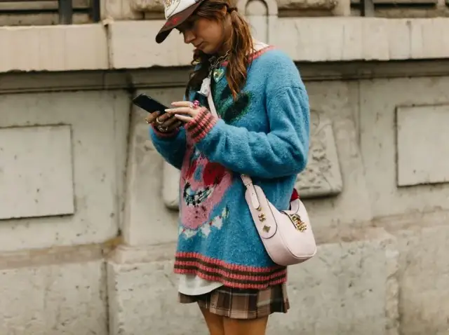 Swetry które się nie mechacą: jak wybrać trwałe i eleganckie modele