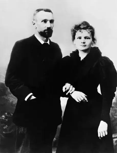 Co odkryła Maria Skłodowska-Curie z mężem i jak to zmieniło naukę