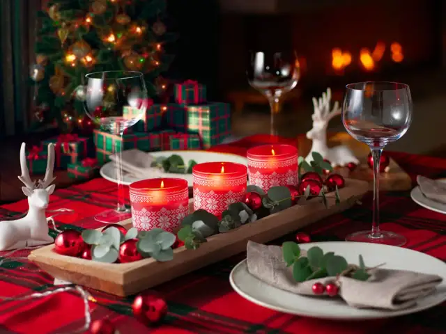 Świąteczne dekoracje na stół: inspirujące pomysły na wyjątkowy klimat